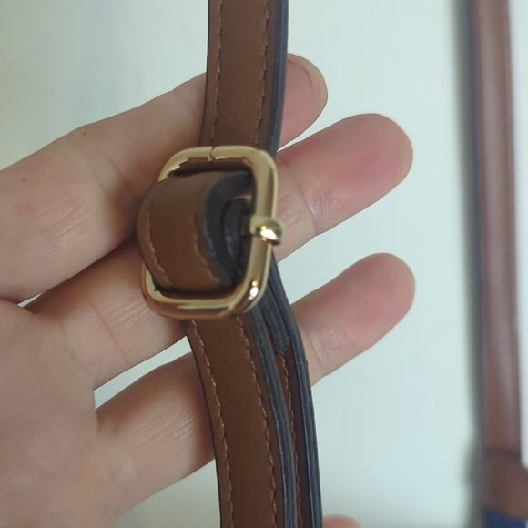 NWT Tommy Hiflinger Cottage Floral Crossbody Athleisure Bag With Charm - Picture 5 of 13